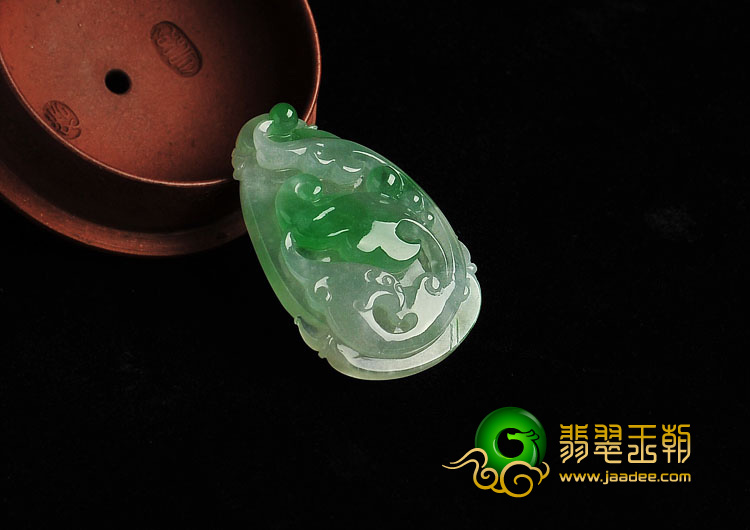 冰种翠色缅甸翡翠A货凤来仪挂件