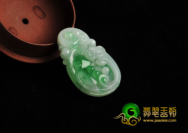 冰种翠色缅甸翡翠A货龙行如意挂件