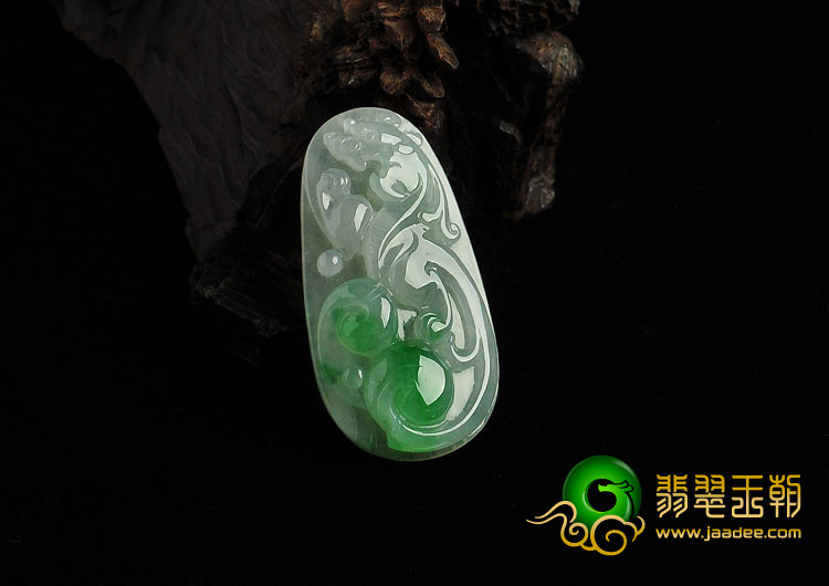 冰种翠色缅甸翡翠A货龙行如意挂件
