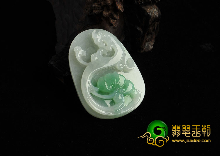 糯冰种翠色缅甸翡翠A货龙行如意挂件