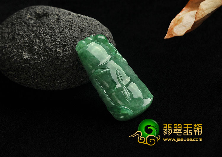 糯冰种翠色缅甸翡翠A货节节高挂件