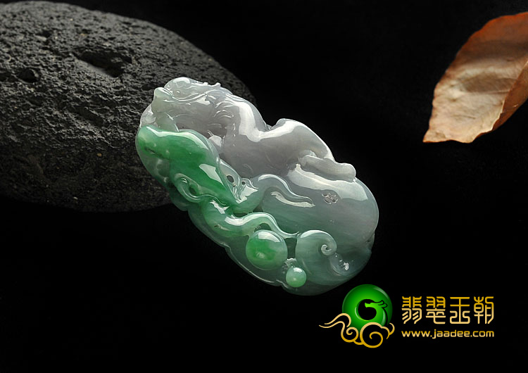 糯冰种春带彩缅甸翡翠A货龙行如意挂件