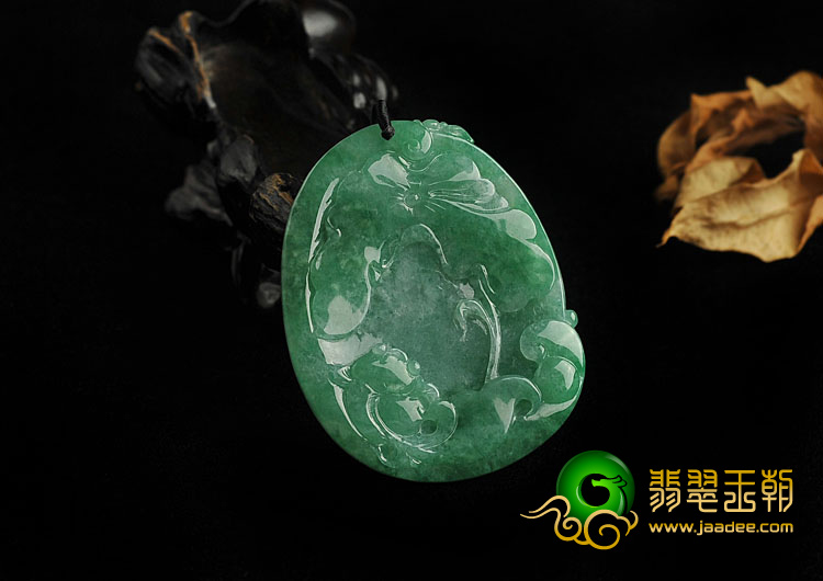 糯冰种翠色缅甸翡翠A货年年有余挂件