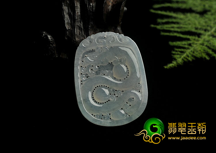 冰种晴水缅甸翡翠A货龙牌挂件