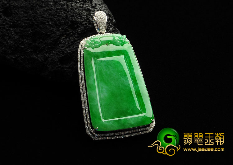 冰种阳绿缅甸翡翠A货镶白金胸坠（真钻）