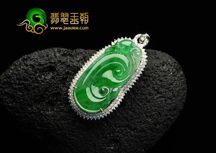 冰种飘翠缅甸翡翠A货镶白金如意胸坠（真钻）
