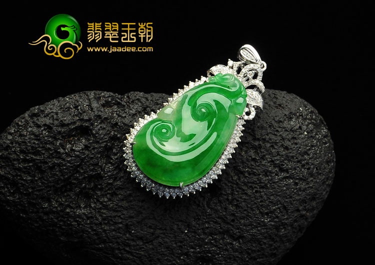 冰种飘翠缅甸翡翠A货镶白金如意胸坠（真钻）