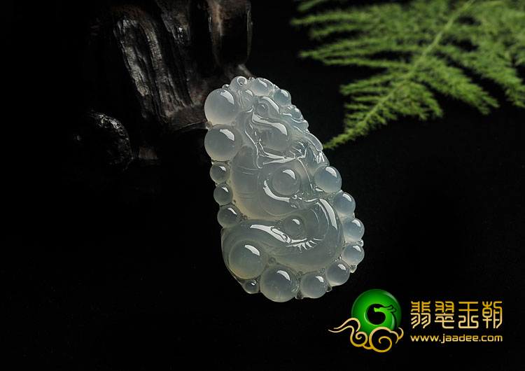冰种晴水缅甸翡翠A货古龙吐珠挂件