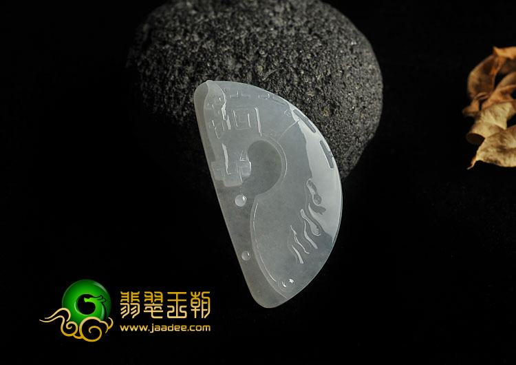 冰种淡晴水缅甸翡翠A货仿古马牌挂件