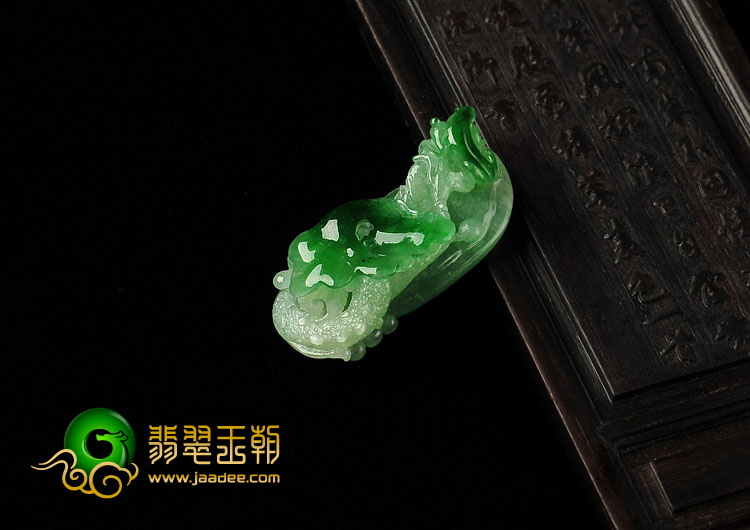 冰种阳绿缅甸翡翠A货年年有余挂件