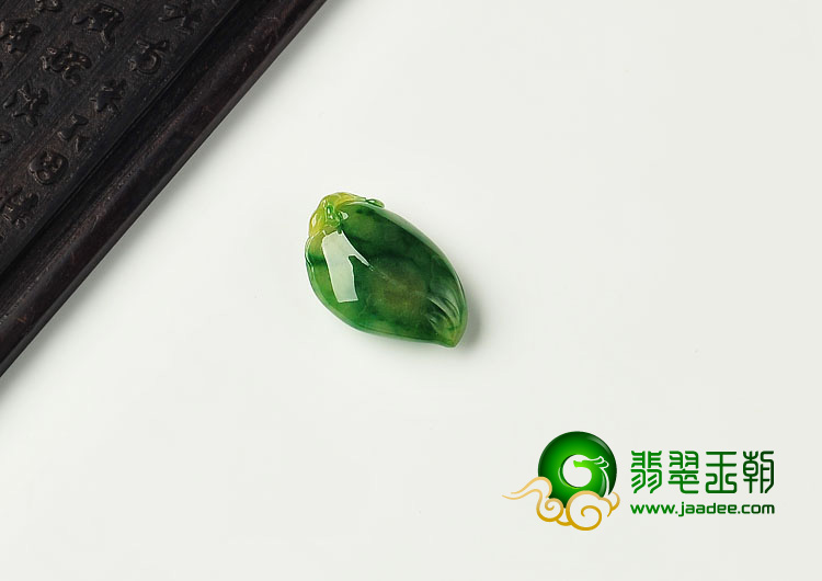 糯冰种黄加绿缅甸翡翠A货寿桃挂件