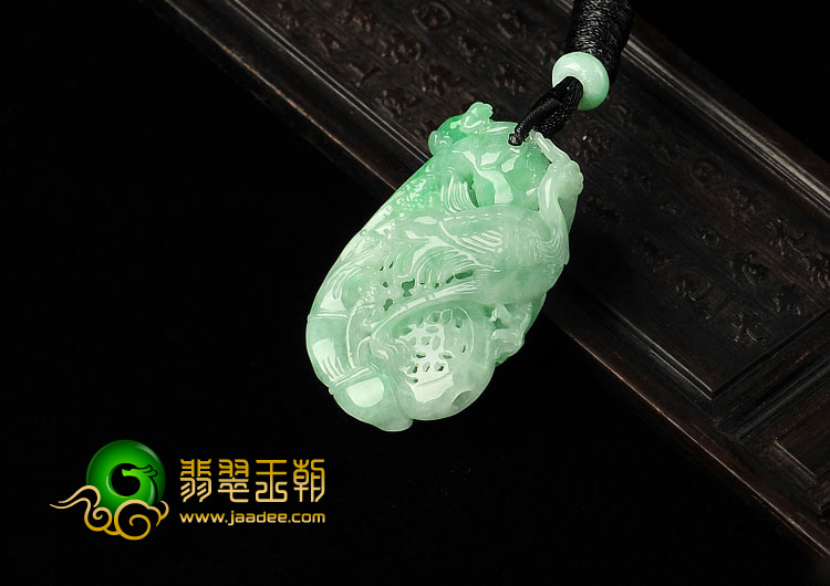 糯冰种翠色缅甸翡翠A货一路连科挂件