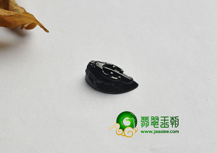 冰种墨翠缅甸翡翠A货貔貅戒面