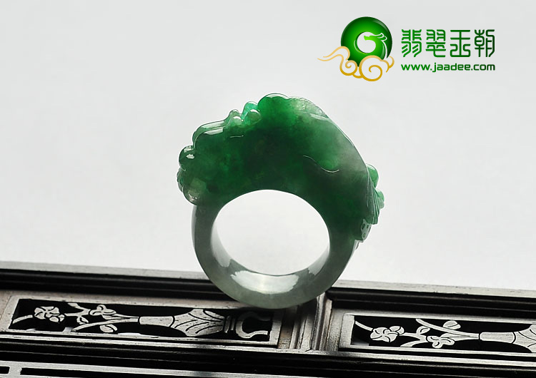 糯冰种翠色缅甸翡翠A货龙头鱼指环