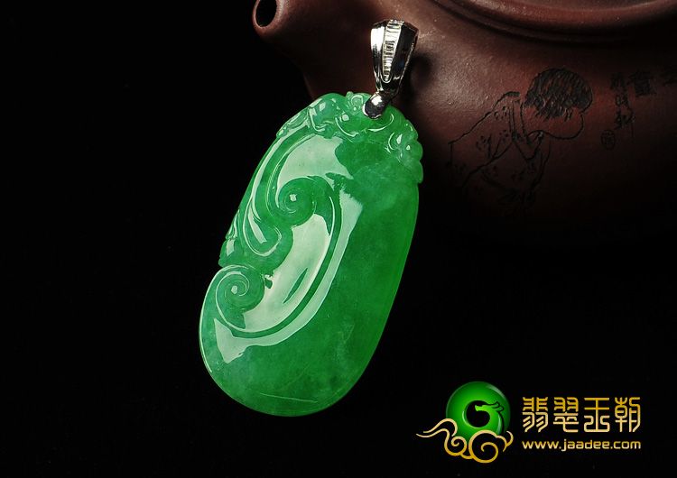 冰种正阳绿缅甸翡翠A货镶白金扣如意胸坠（真钻）