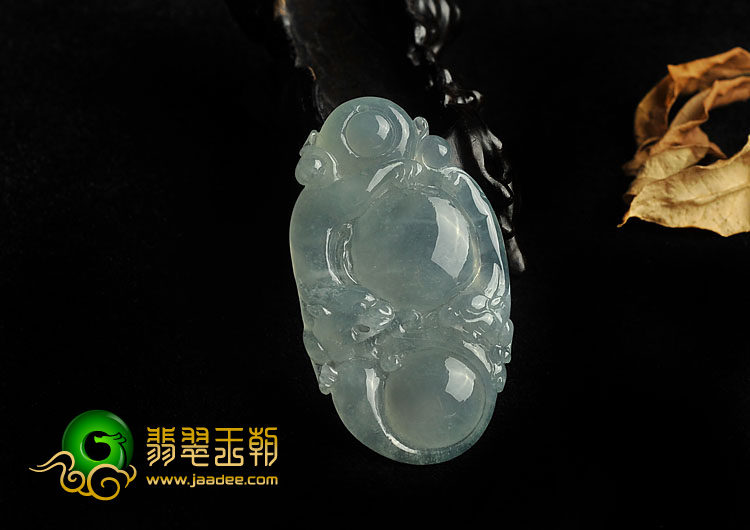 (超值推荐)冰种晴水缅甸翡翠A货双龙戏珠挂件