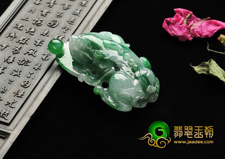 糯冰种翠色缅甸翡翠A货貔貅挂件