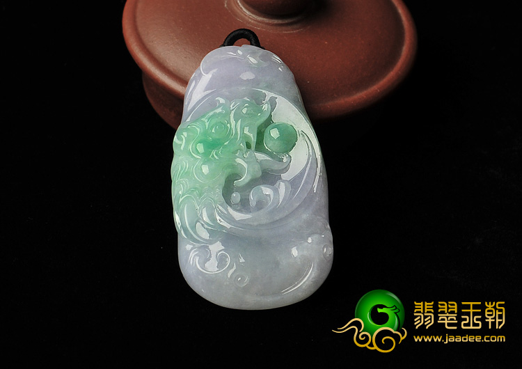 糯冰种春带彩缅甸翡翠龙凤呈祥挂件
