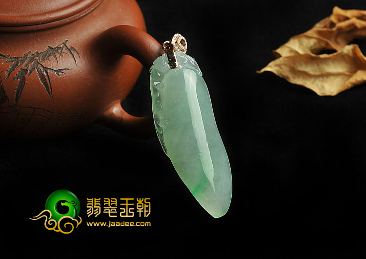 冰种翠色缅甸翡翠A货福瓜挂件