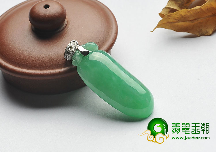 冰种苹果绿缅甸翡翠A货福瓜挂件