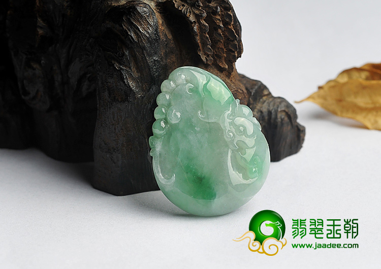 冰种翠色缅甸翡翠A货龙行如意挂件