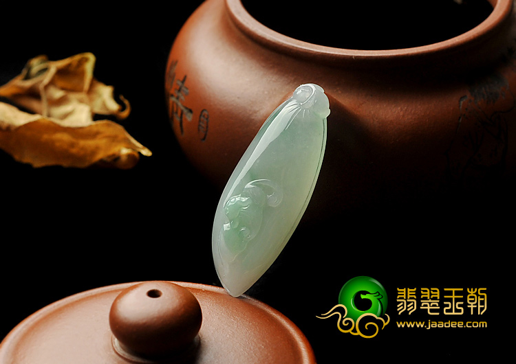 糯冰种飘翠缅甸翡翠A货福瓜挂件