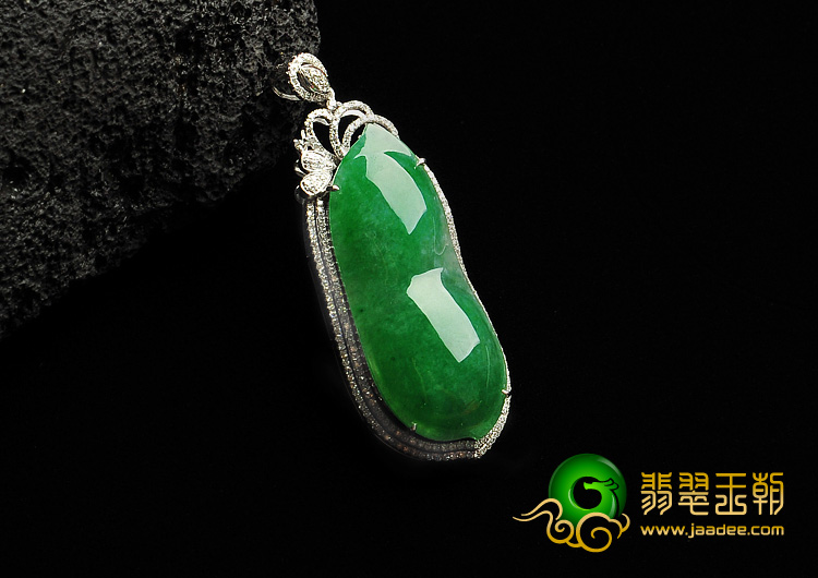 冰种阳绿满绿缅甸翡翠A货镶白金四季豆胸坠（真钻）