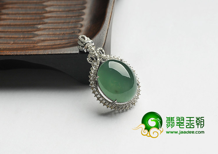 冰种绿晴水缅甸翡翠A货镶白金胸坠（真钻）