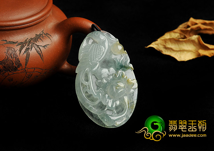 冰种黄翡飘花缅甸翡翠A货富贵花开挂件
