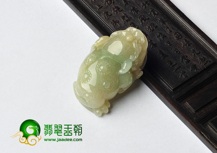 糯冰种褐黄翡缅甸翡翠A货金蟾挂件
