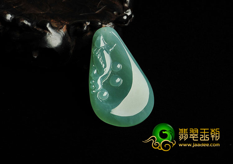 糯冰种蓝水缅甸翡翠A货年年有余挂件