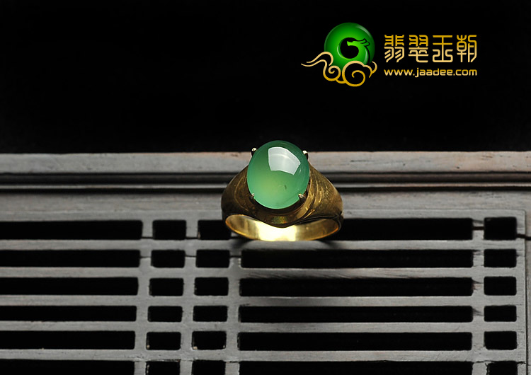 冰玻种绿晴水缅甸翡翠A货戒面