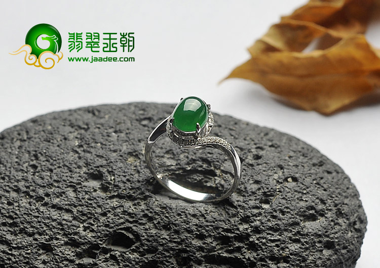 冰种阳绿缅甸翡翠A货镶白金戒指（真钻）