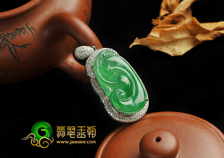 冰种阳绿缅甸翡翠A货镶白金如意挂件（真钻）