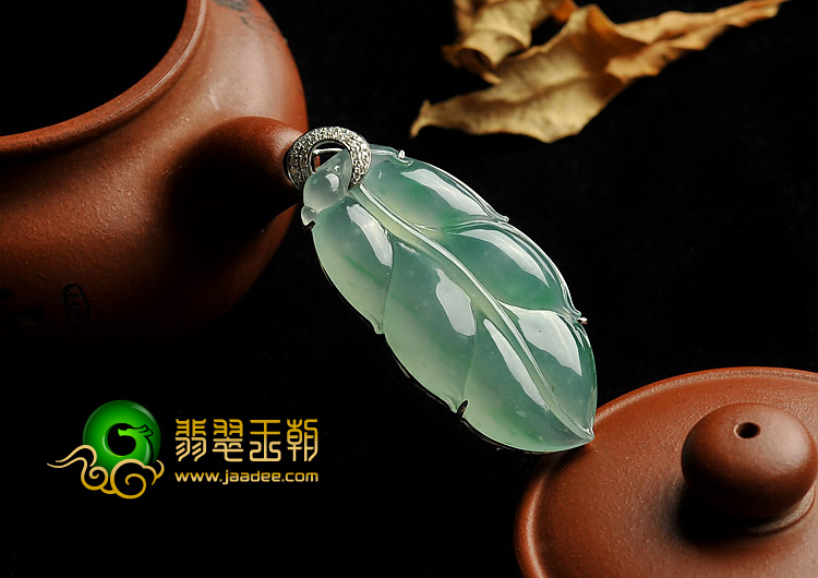 冰种晴水略飘翠缅甸翡翠A货镶白金金枝玉叶挂件（真钻）
