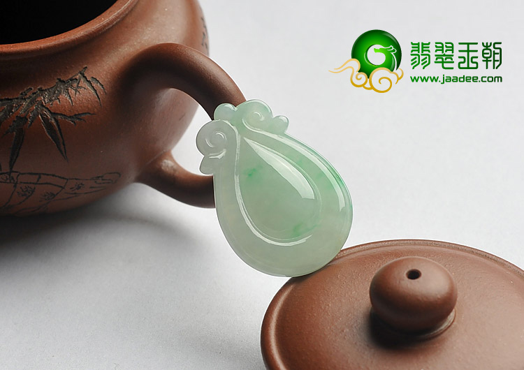 冰种飘翠缅甸翡翠A货水滴挂件