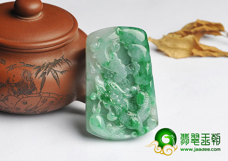 冰种翠色缅甸翡翠A货龙凤牌挂件