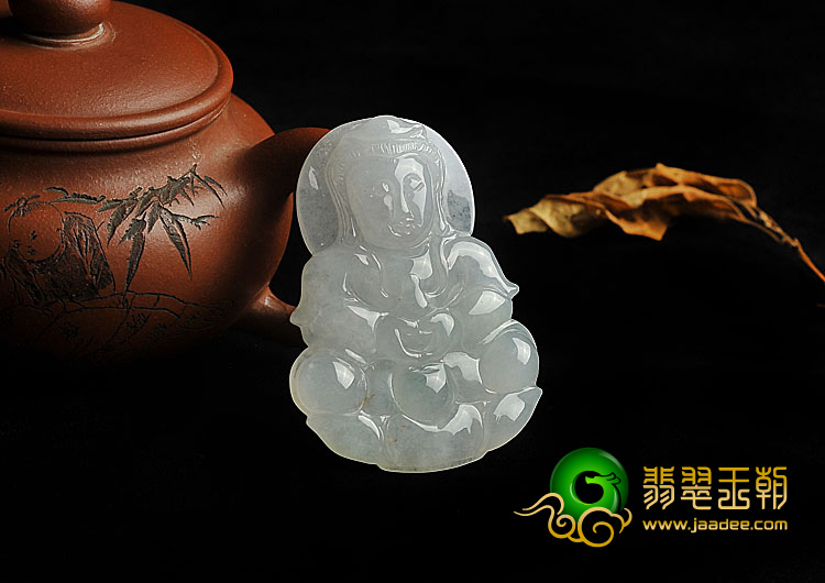 糯冰种淡晴水缅甸翡翠A货观音挂件