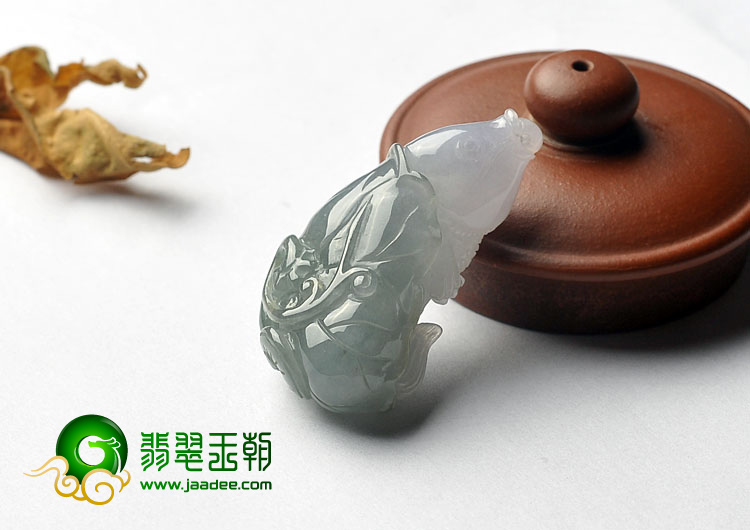 糯冰种晴水缅甸翡翠A货年年有余挂件