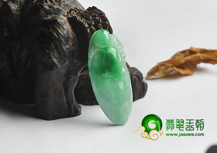 糯冰种翠色缅甸翡翠A货福瓜挂件