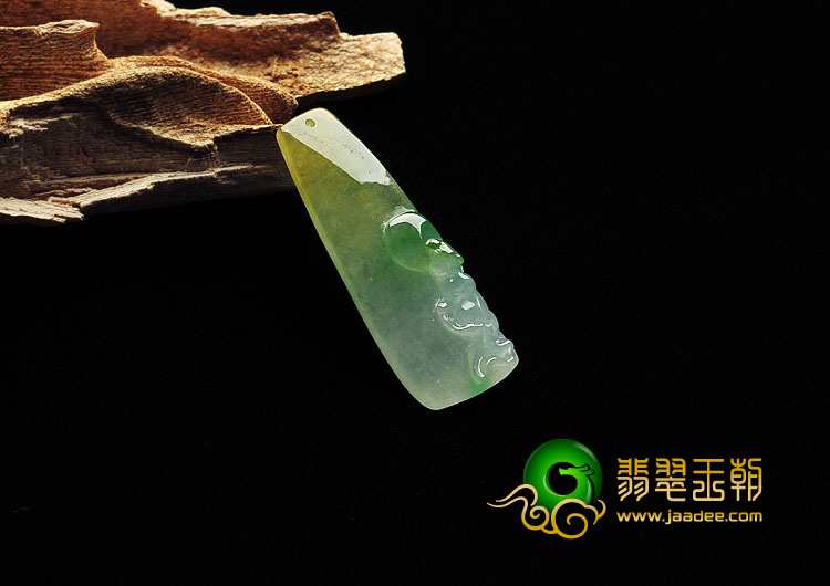 冰种黄加绿缅甸翡翠A货螭龙挂件