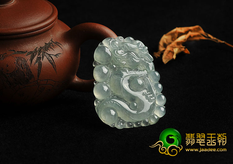冰种晴水缅甸翡翠A货龙戏珠挂件