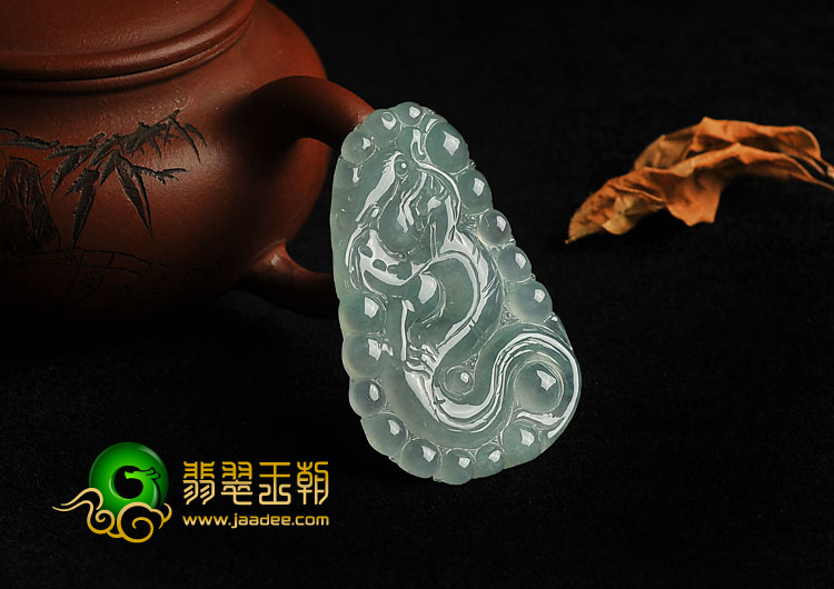 冰种晴水缅甸翡翠A货龙戏珠挂件