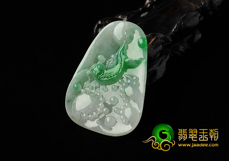 冰种翠色缅甸翡翠A货年年有余挂件