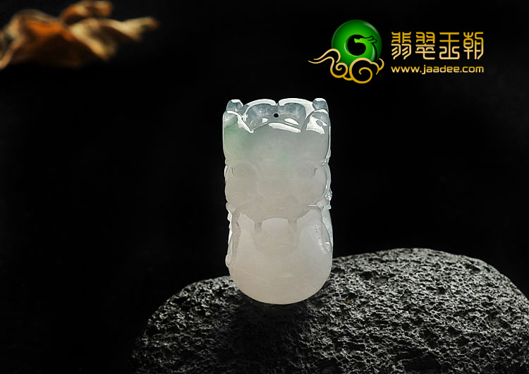 冰种略飘翠缅甸翡翠A货龙头挂件