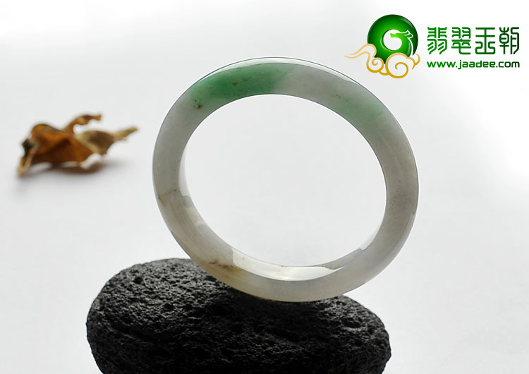 糯冰种翠色缅甸翡翠A货手镯（57.3mm）