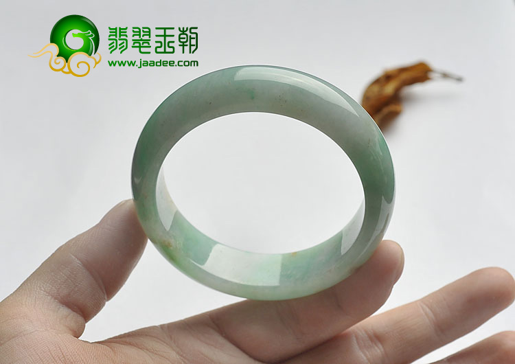 糯冰种翠色缅甸翡翠A货手镯（56mm）