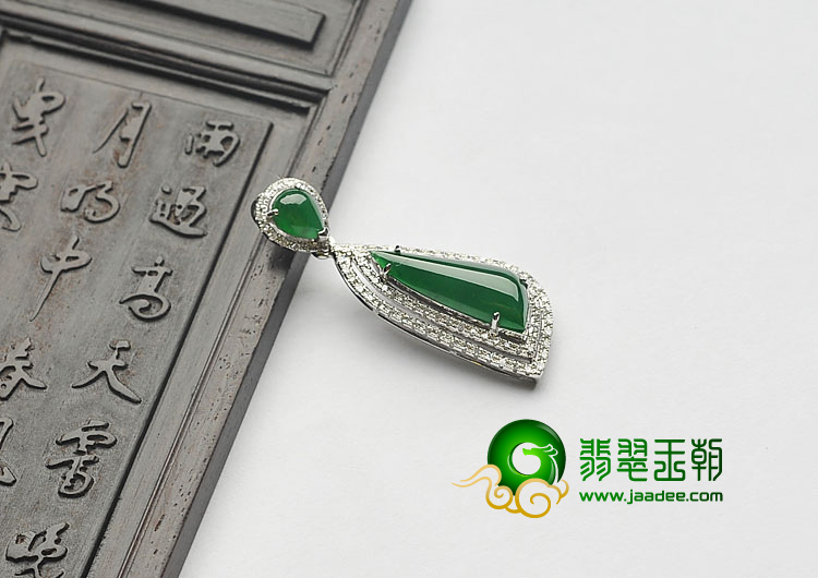 冰种正阳绿缅甸翡翠A货镶白金水滴胸坠（真钻）