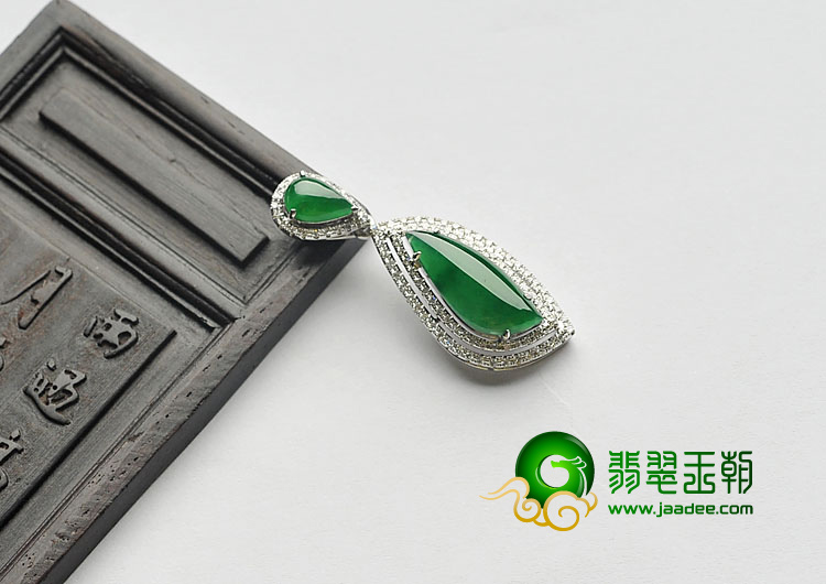 冰种正阳绿缅甸翡翠A货镶白金水滴胸坠（真钻）