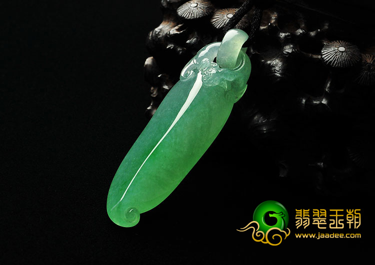 冰种翠色缅甸翡翠A货福瓜挂件